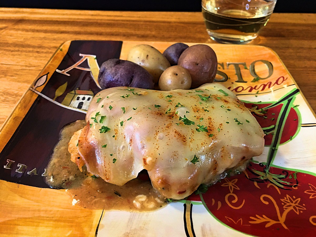clubfoody1's tweet photo. Today is National #FoodDay🍲
Chicken Valdostana... a delicious Italian classic!🐓🇮🇹
(check out my next post👆 & the previous ones 👇 for more recipes)

#YouTube 📽️: https://t.co/nWe2krudLT
RECIPE ➡️: https://t.co/RsfHPqHd2t

@EventGuideToday @DiningGuide2Day #RecipeOfTheDay
