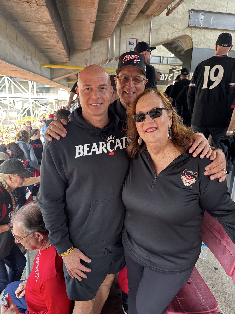 I have Bearcat season tickets next to Sue &amp; Rex Kern. Two of the biggest Bearcat fans but more importantly two of the greatest people you will ever meet! 🙌🏼 #Bearcats