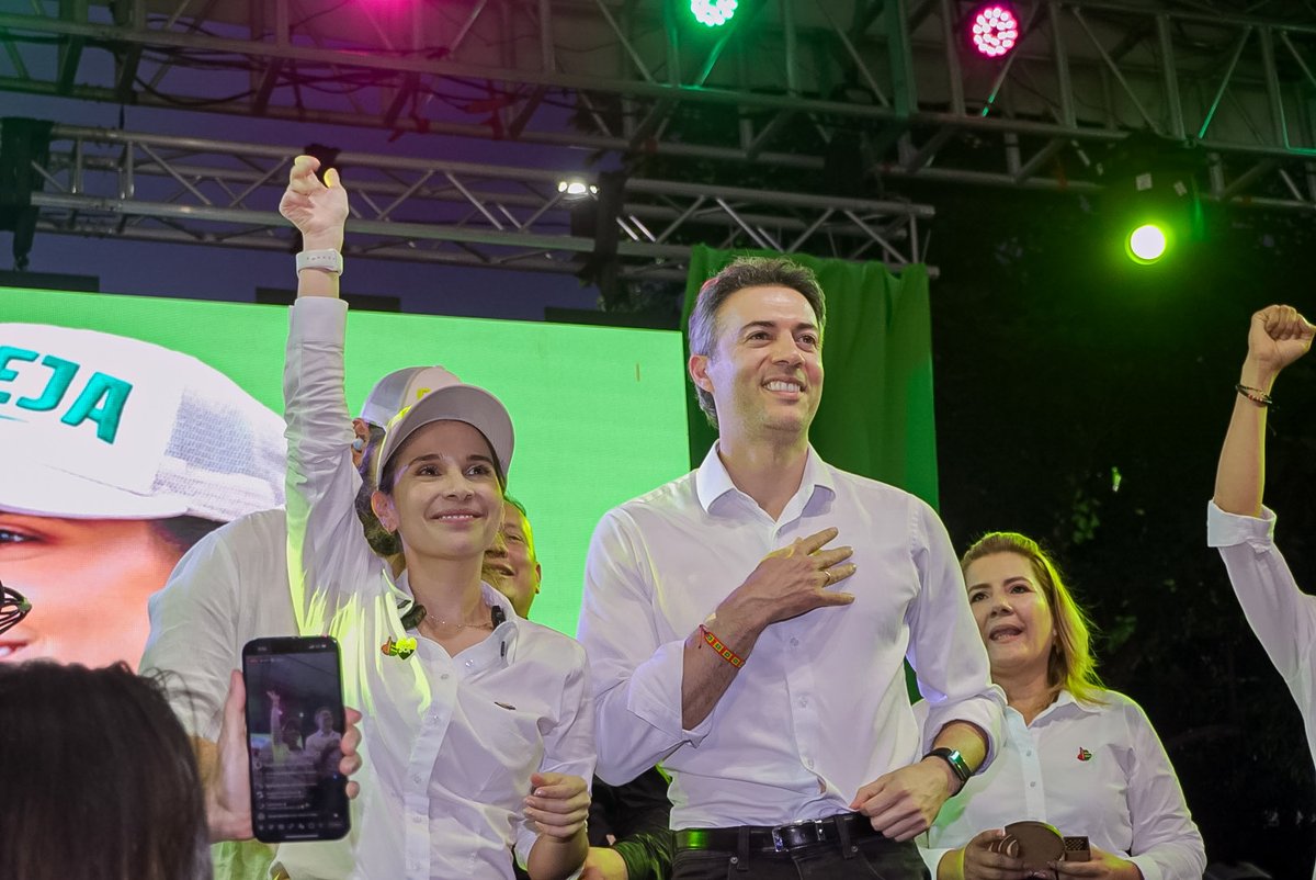 QuinteroCalle's tweet image. Las plazas se vuelven a llenar. El pueblo volvió a creer. Vamos con toda!! El 26 de octubre vota Daniel Quintero.