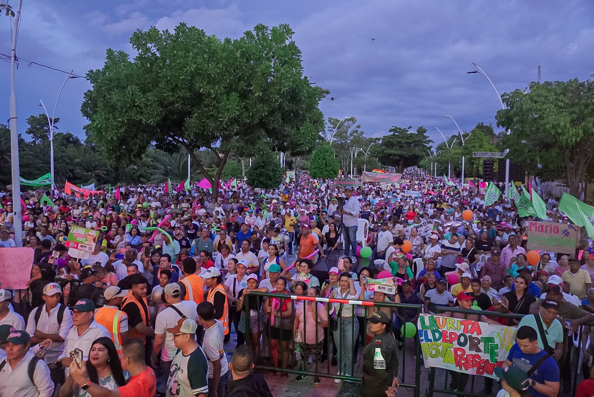 QuinteroCalle's tweet image. Las plazas se vuelven a llenar. El pueblo volvió a creer. Vamos con toda!! El 26 de octubre vota Daniel Quintero.