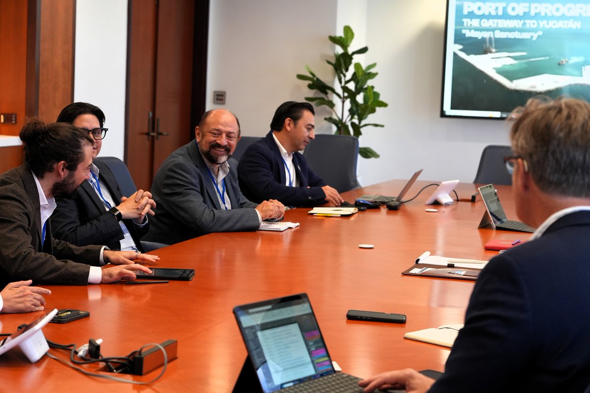 NotiRasa's tweet image. ¡Yucatán, potencia de cruceros! 🚢 Gira de trabajo en Miami fortaleció lazos con Royal Caribbean. La meta es posicionar a Progreso en el Caribe. ¡Gran crecimiento: +82.1% en cruceros de enero a agosto de 2025! #Progreso #CrucerosYucatán #RoyalCaribbean
tinyurl.com/mrys64j3