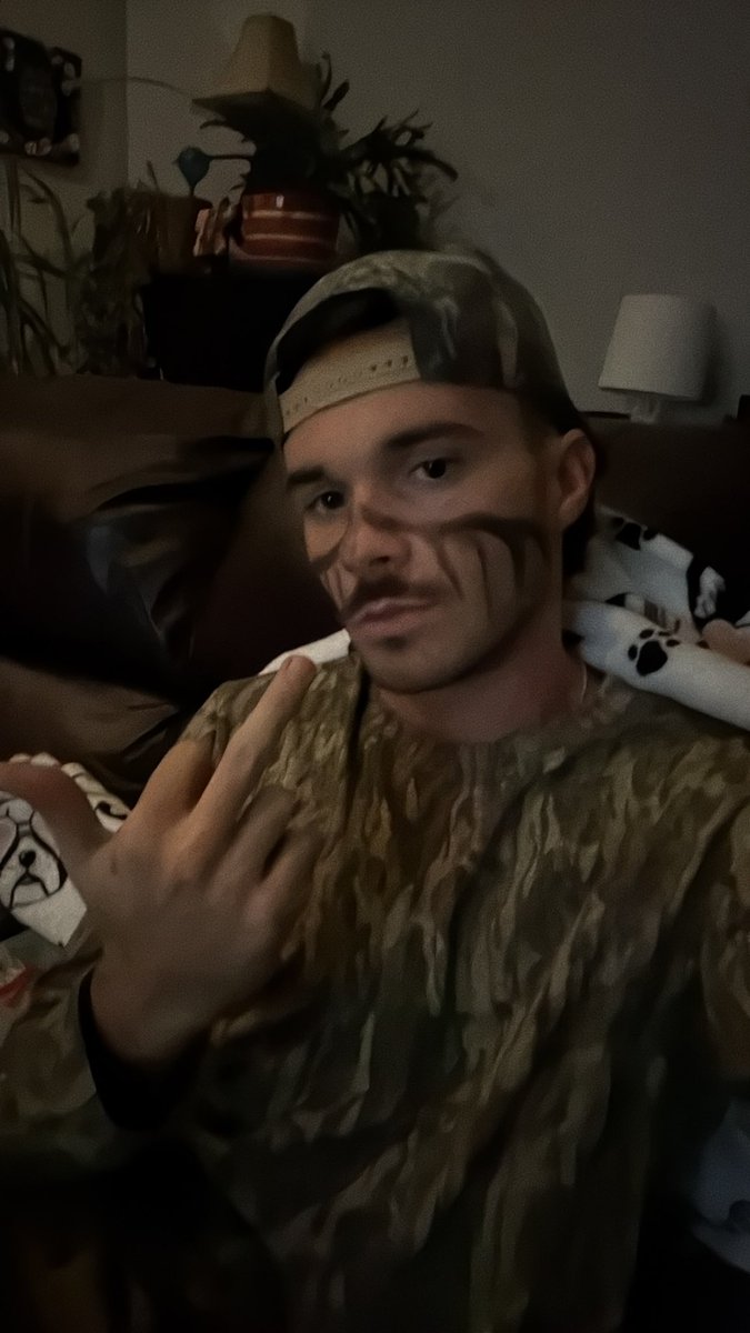 MASTERCADE1's tweet image. That weak brain can’t resist an alpha man in camo. Serve up losers.