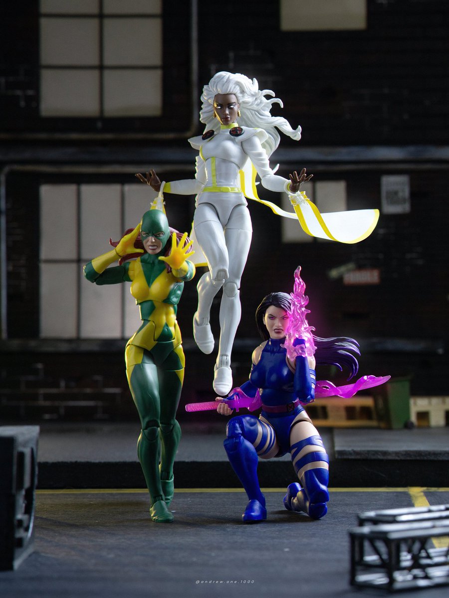 The wind howls. The air grows damp.

#XMen97Season2 
#toyphotography