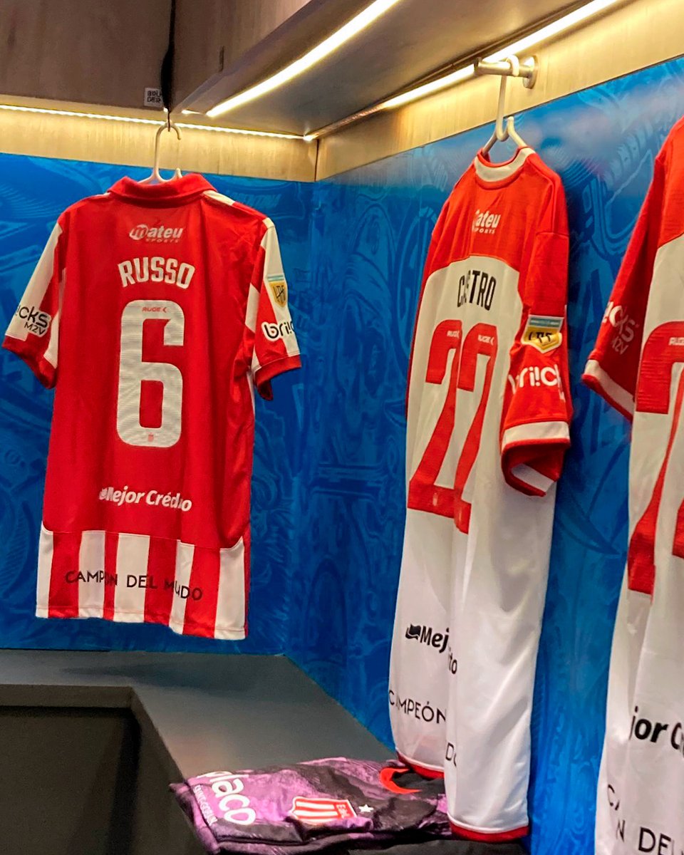 cielosports's tweet image. #Estudiantes y su homenaje a Miguel Ángel Russo en el partido frente a Belgrano en Córdoba.
infocielo.com/deportes/estud…