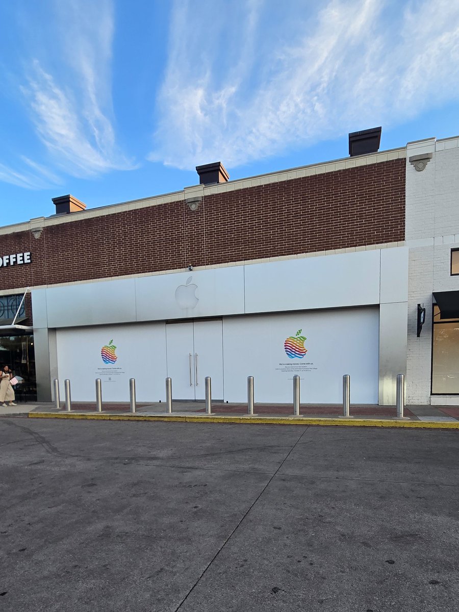 Grand opening was today 🍏

New vs old Apple store relocation in Fort Worth