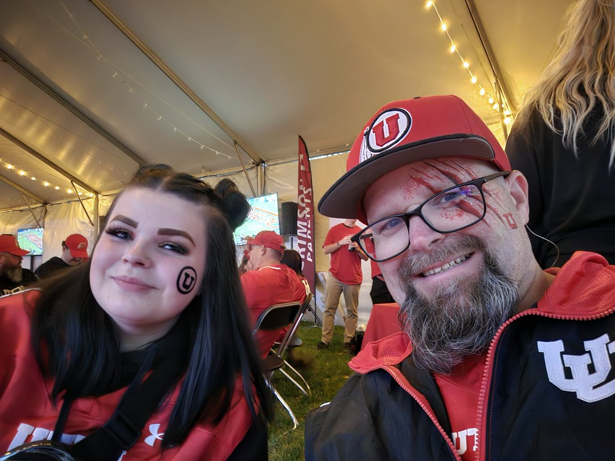 robert70045981's tweet photo. Utah vs Arizona state with my daughter Go UTES!! #utesgameday https://t.co/PKSBy739mX