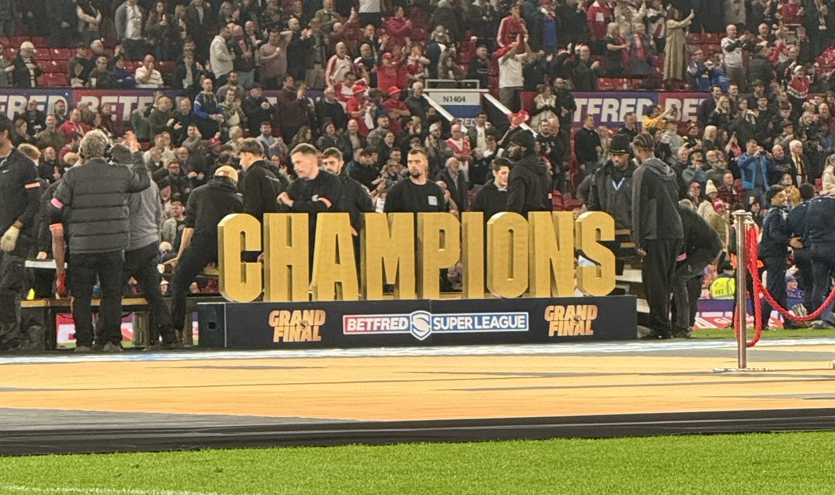 RealLordOfHull's tweet image. What a game… what a day! 

CONGRATULATIONS! 

TREBLE WINNERS. 

#UpTheRobins #BetFredSuperLeague #GrandFinal #SuperLeagueGrandfinal #SuperLeague #HKR #HullKR #Rovers #HullKingstonRovers #RLChallengeCup #RugbyLeague #OldTrafford #COYR