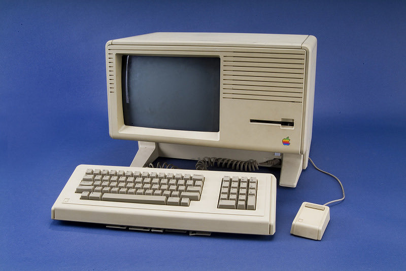 TUPACABRA2's tweet image. Steve Jobs daughter btw.