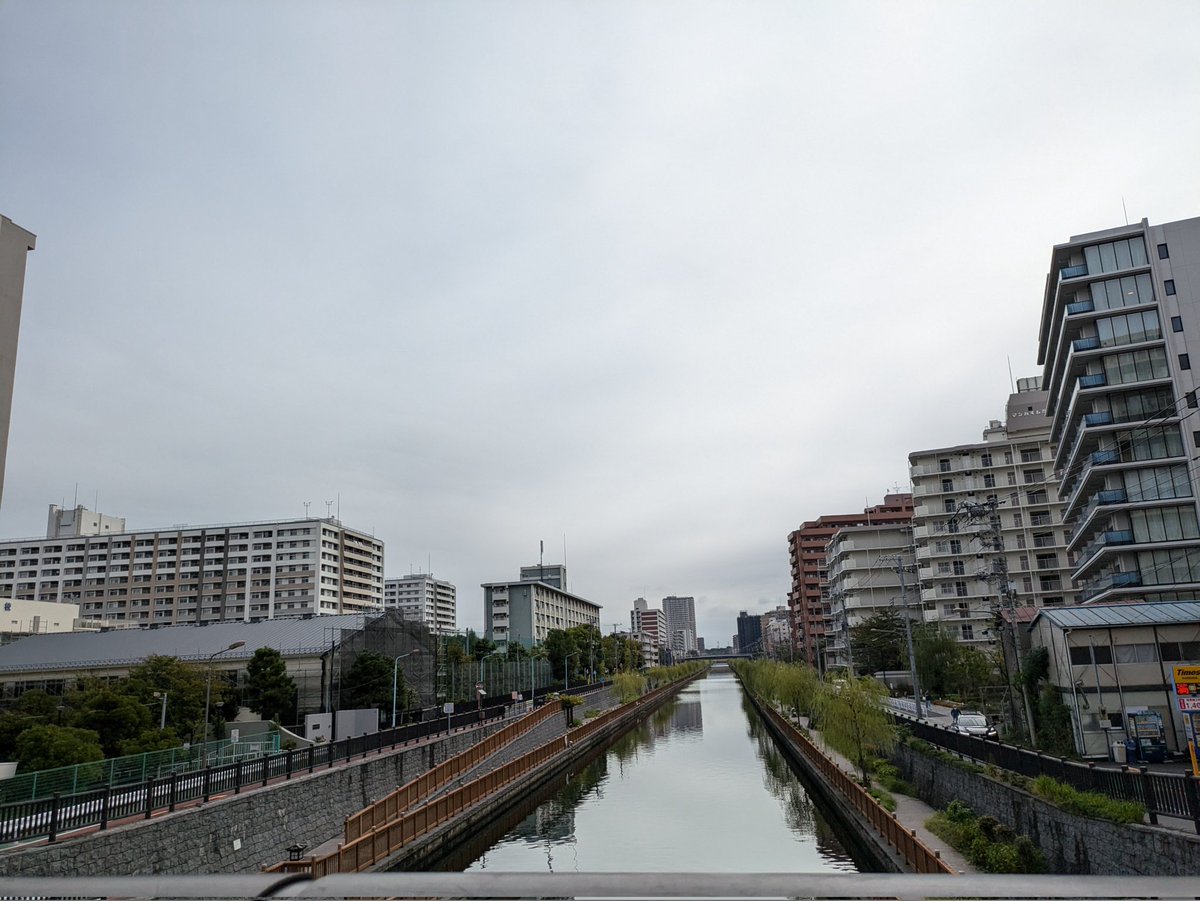 CanserJUNKO's tweet image. #江東区　小名木川
砂島橋は向こうに見えてます
ここも以前よく🚬ごみ拾いして
だいぶポイ捨てなくなった💦
