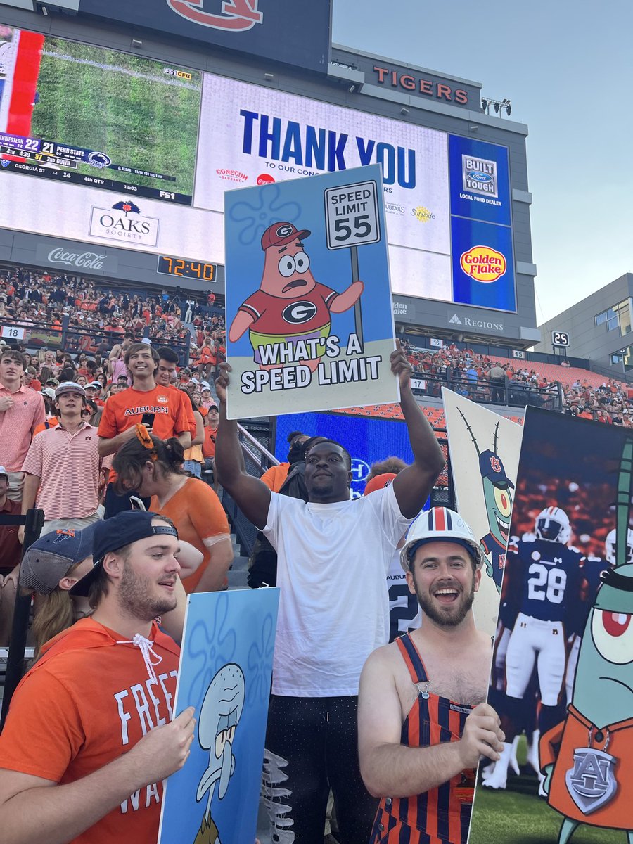 UnnecRoughness's tweet image. Sign of the Year at Georgia vs. Auburn 

(via @CalebAUSports)
