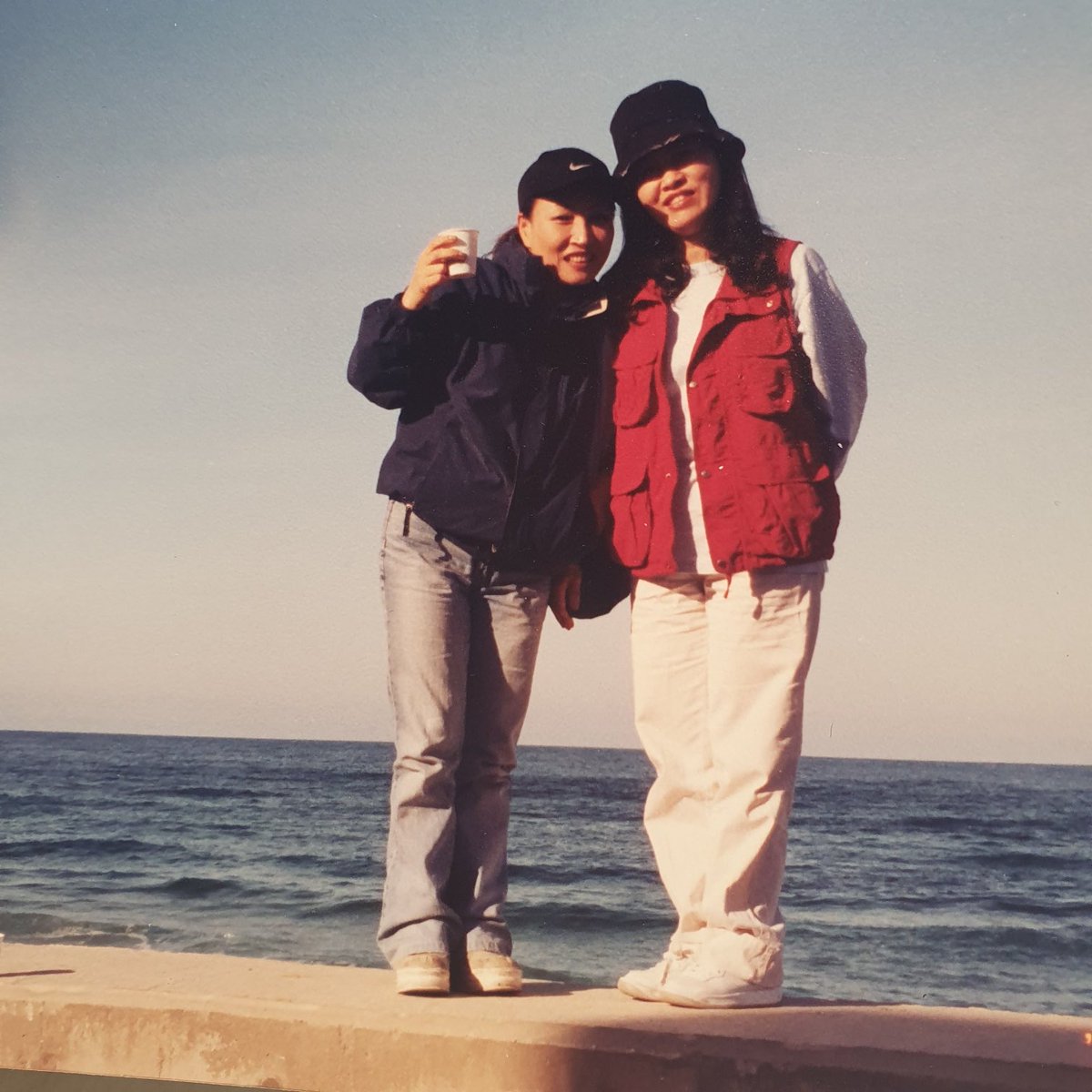 십여년 전 사진이라고 지니 엄마가 보내 온 사진.
보기만 해도 이쁜 그런 시절이 있었구나. 키 작은 사람이
리앤입니다.