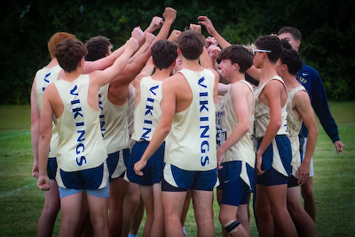 The TVXC boys showed great pack running with a :48 top 5 split (tightest top 5 in the Conference) and Senior Strength 💪  with 3 seniors in their top 4, led by Brayden Fraley, Logan Moore, and Nolan Lupfer to help the Vikings place 6th at the OCC Buckeye Championship!