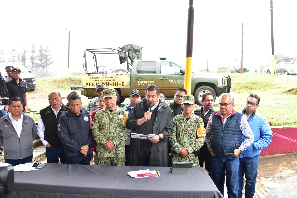 Samuel Aguilar Pala (@aguilar_pala_s) on Twitter photo Seguimos acompañando a las familias afectadas por las fuertes lluvias en nuestro estado. Visitamos nuevamente la Sierra Norte para dar seguimiento al apoyo que se brinda en la región, especialmente en el albergue del municipio de Huauchinango.
Nuestro gobernador <a href="/armentapuebla_/">Alejandro Armenta</a> Seguimos acompañando a las familias afectadas por las fuertes lluvias en nuestro estado. Visitamos nuevamente la Sierra Norte para dar seguimiento al apoyo que se brinda en la región, especialmente en el albergue del municipio de Huauchinango.
Nuestro gobernador <a href="/armentapuebla_/">Alejandro Armenta</a>