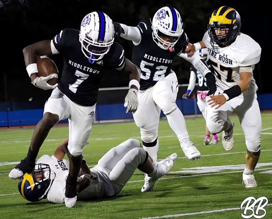 djhamilton23's tweet image. djhamilton230.wixsite.com/website/post/m…

New article on Middletown defeating Pine Bush in a much needed win. 

Read for more.

#hudsonvalleyny #middletownny #highschoolfootball #explore #new