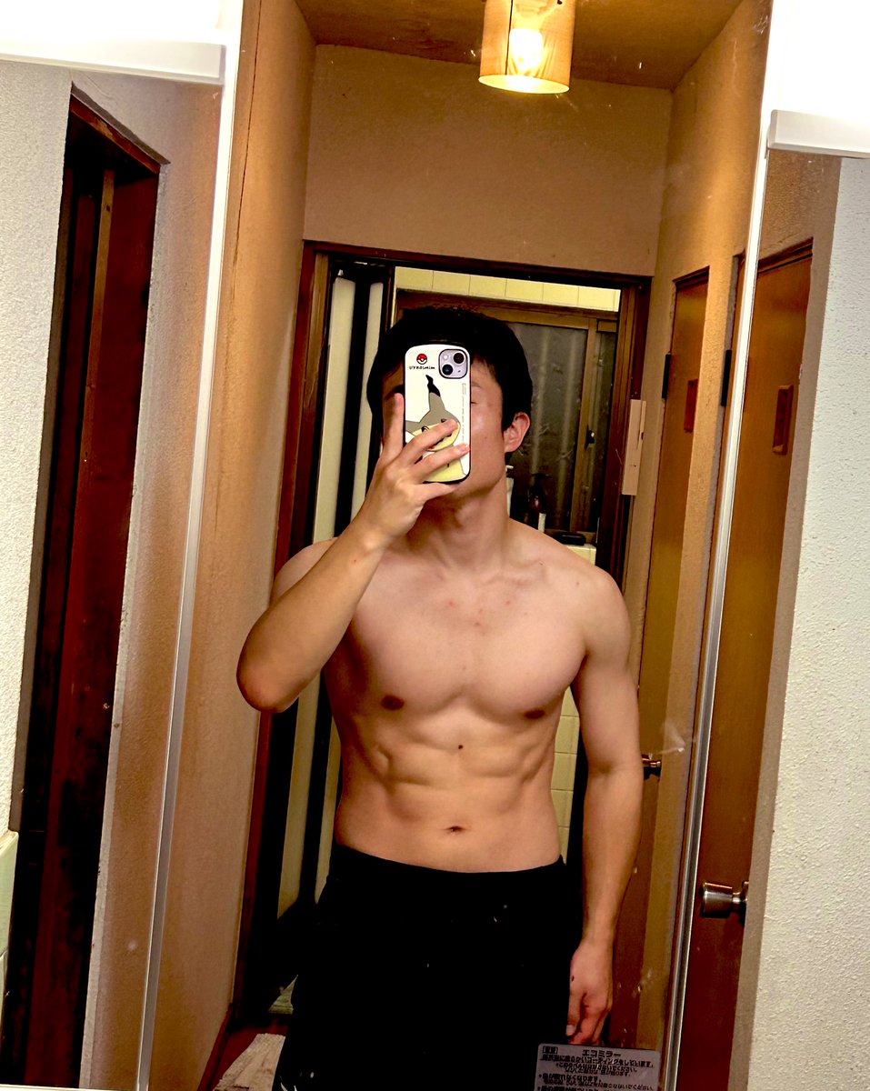 誕生日やけど、今日もジム💪
昼からはマックで友達とポケモン交換→コミュデイ→別の友達と晩御飯😋

もう30代後半やけど、今年はベンチプレス110kg、スクワット140kgを目標に頑張ります😉
#筋トレ　#筋肉　#ジム　#誕生日