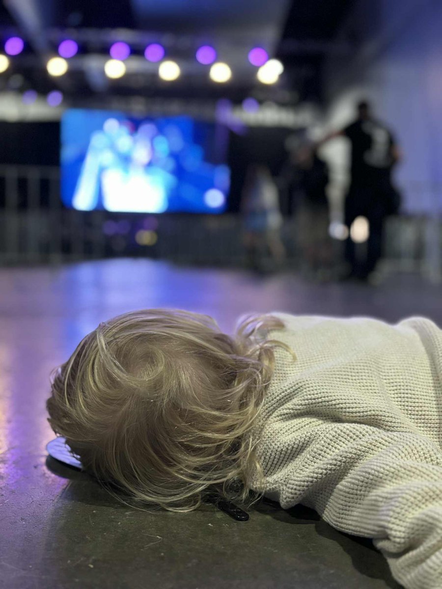 Excited for the <a href="/UbisoftANZ/">Ubisoft ANZ</a> <a href="/Rainbow6Game/">Rainbow Six Siege X</a>
Creator Showmatch!

Day 3 of PAX has Alfie finding a comfy patch of floor to watch the game 🥹