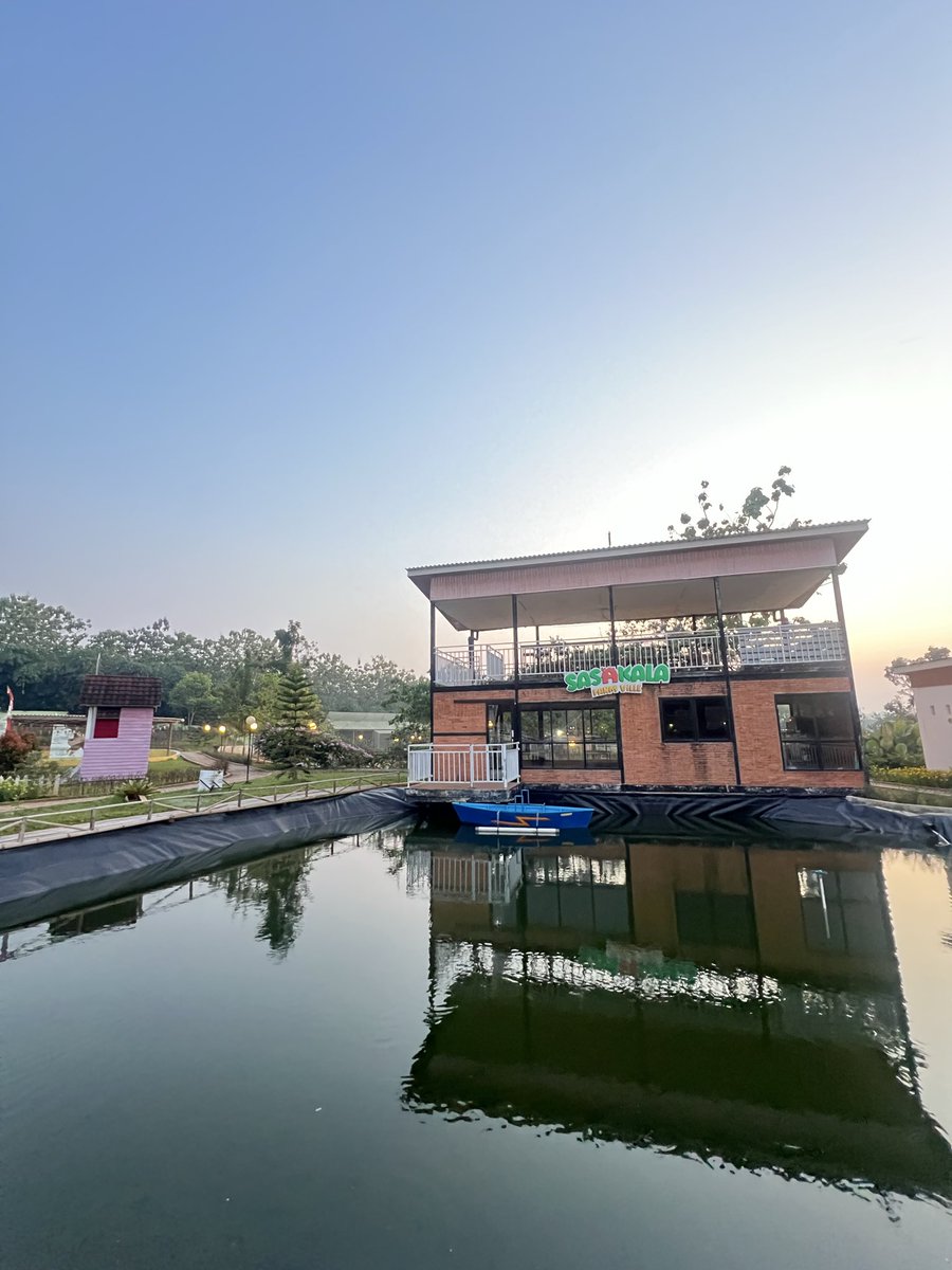 ramenow's tweet image. A lovely #Sunday morning run, getting a feel for the local life and streets of Purwakarta. From quiet roads to lovely spots like this. Hello, Purwakarta! Happy Sunday!🌅👋🫶🏻
#Purwakarta #WestJava #Indonesia #JoggingTime #SundayMorning #FirstMorningInPurwakarta #TravelIndonesia…