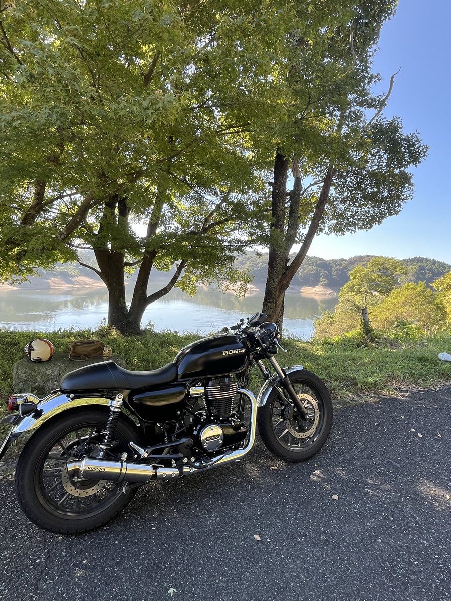 RYU11569687's tweet image. また日陰で涼しいいい場所を見つけてしまった😆
 #GB350
#カフェレーサー
#バイクのある風景
#HONDA