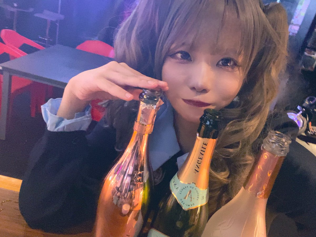 生誕祭2日間ありがとうございました❣️
最初はステージやりますって言って
緊張だったんだけど、皆が盛り上げてくれたお陰で楽しかったーー🥹♡
きゃすとの皆もほんとーにありがとう🥹ᩚ
大好き写真撮れなくて無念😖💧
乾杯、ぽんもショットも、チェキも全部
本当にありがとうございました🫶