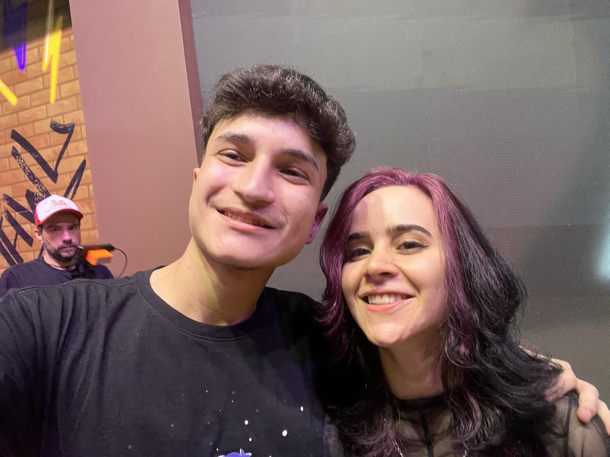 E ainda pude revela véi, eu não tô acreditando que eu vi você pessoalmente duas vezes em um único dia cara🥹🥹🥹 <a href="/MoonKase/">moonkase</a>