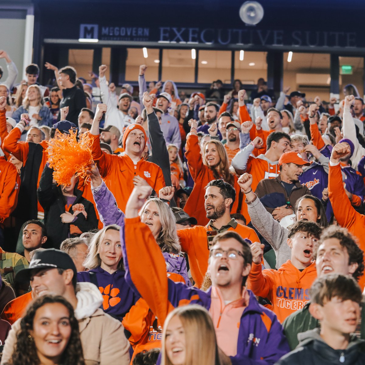 ClemsonTigers's tweet image. The #ClemsonFamily is unmatched 🧡