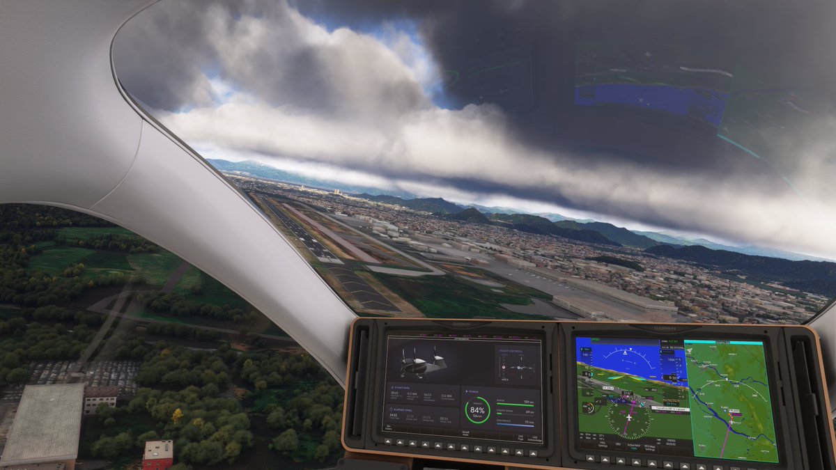 satoshi_exe_'s tweet image. トヨタ技術本部？本社？から岐阜基地へ。
思ったより早く着きました。機動飛行展示に間に合った？

MSFSでは青空も一部ありますが、リアルは曇天っぽいですね。
#MSFS2024 #FlightSimulator 
#フライトシミュレーター