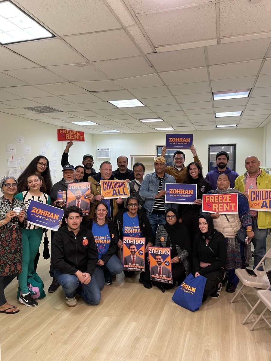 MDCNY's tweet image. Our volunteers came out in full force today for a special @ZohranKMamdani canvass with MDCNY &amp;amp; @DRUMBeatsNYC in Midwood/Little Pakistan! We met enthusiastic voters telling us again and again that good representation matters. 3 weeks to go! Volunteer here: zohranfornyc.com/volunteer/even…