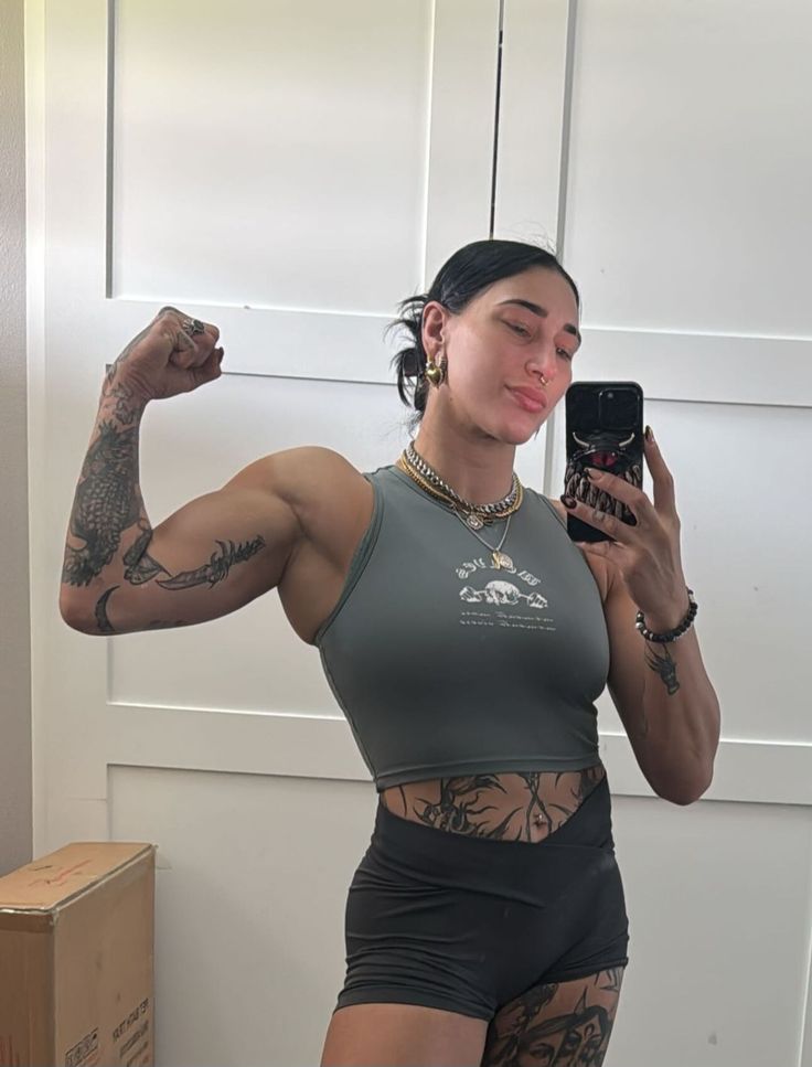 rhearipley2828's tweet image. Happy birthday to me 
❤️❤️❤️❤️
#WWECrownJewel #RheaRipley