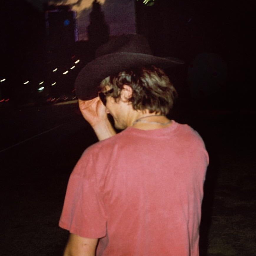 djotimee's tweet image. listening to (ghost) riders in the sky and reminiscing 🚬🚬