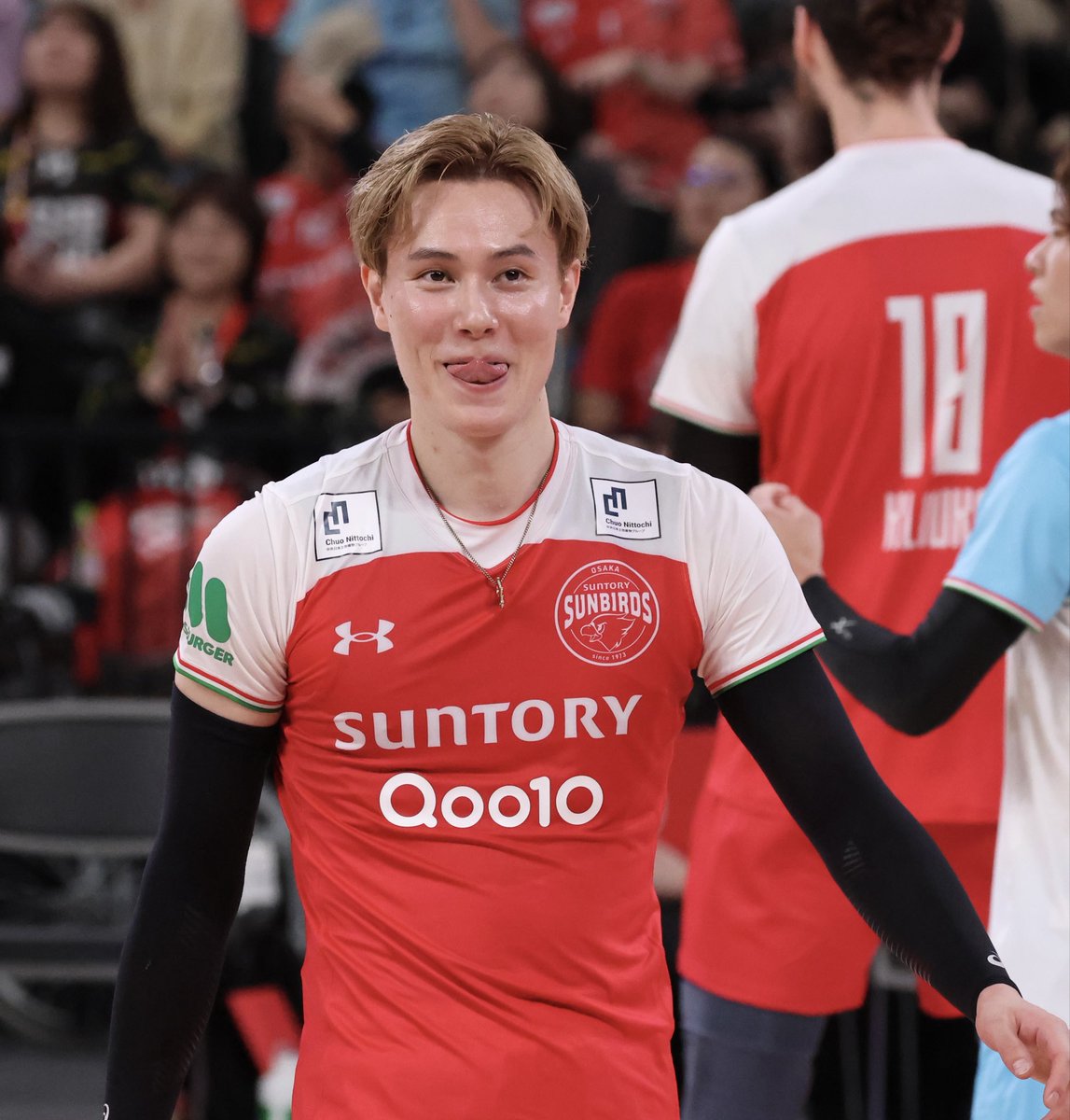 vbtsuri's tweet image. 祐希さんのBAをブロックし、嬉しさ溢れ出る、からの、すぐさまやり返され、苦笑い気味ながらバレーの駆け引き、おもしれー的なことも感じているに違いない藍くん。

2025.10.8
サントvsペルージャ
有明アリーナ