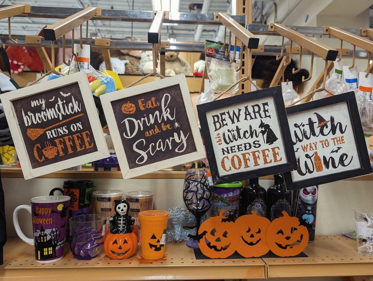 Spooky vibes only.
Decor’s serving haunted chic 👻🛍️

#HauntedHaul #SpookySeason #ThriftFinds