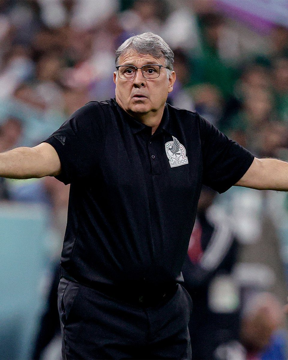 Venir jugando bien con una alineación, jugar contra Argentina y hacer cambios inesperados e ilógicos.