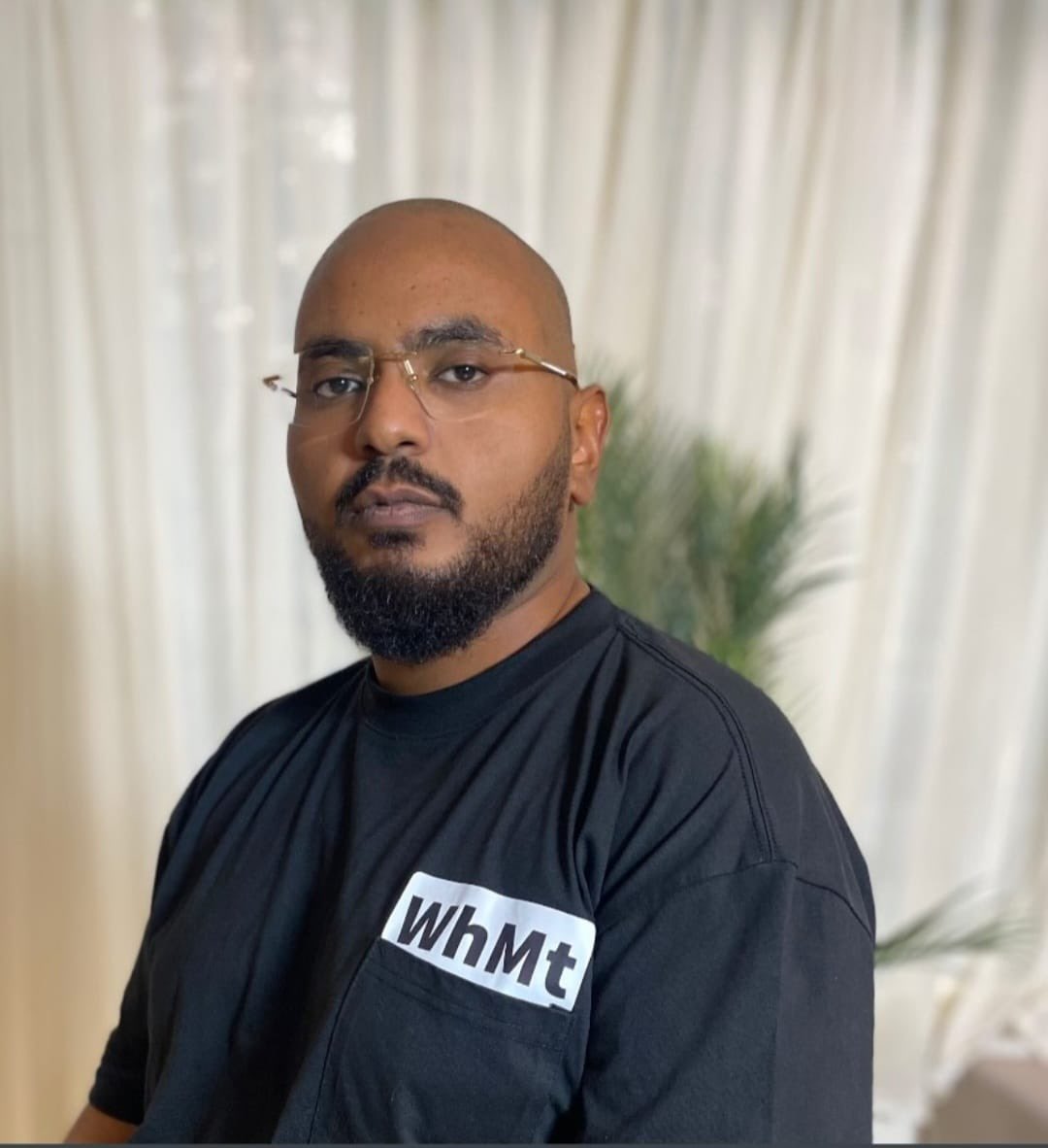 WisamIbraheem's tweet image. عمرو محمد الهادي ساتي مفقود قرابة الشهرين و نص من غير أي خبر ، ماف اخبار عن مكانو او اذا إترحل السودان ، عمرو أهلو بيفتشوا عنو في الأقسام المصرية دون جدوى و سافروا لحد أسوان و ماف أي جهة عندها معلومة حقيقية عن مكان تواجده و كل مرة بيدوهم إسم قسم ما بيكون موجود فيه ، و مانعينهم من