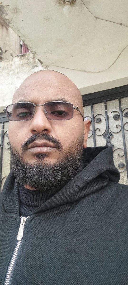 WisamIbraheem's tweet image. عمرو محمد الهادي ساتي مفقود قرابة الشهرين و نص من غير أي خبر ، ماف اخبار عن مكانو او اذا إترحل السودان ، عمرو أهلو بيفتشوا عنو في الأقسام المصرية دون جدوى و سافروا لحد أسوان و ماف أي جهة عندها معلومة حقيقية عن مكان تواجده و كل مرة بيدوهم إسم قسم ما بيكون موجود فيه ، و مانعينهم من