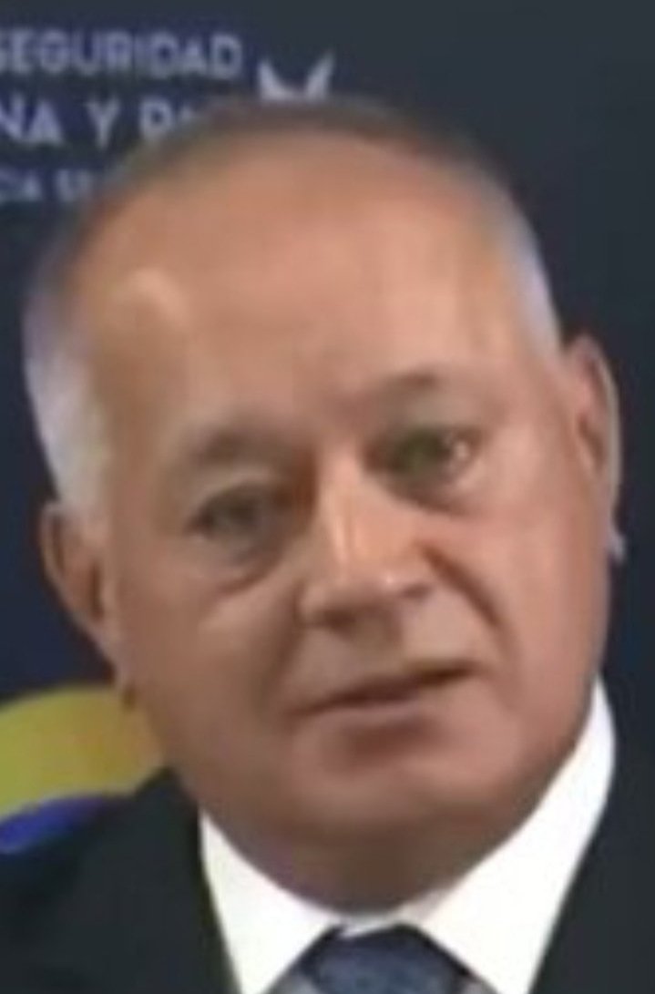 DAVIDENNYSR's tweet image. Olvidense de esos cuentos chavistas que EEUU va a tirar bombas y bla bla bla. Un solo plomazo al aire y al mismo tiempo Jorge y Tareck pelan ese culo, y Diosdado maquillándose como enfermera 🤣🤣🤣😂😂😂 que se los digo yo!!!