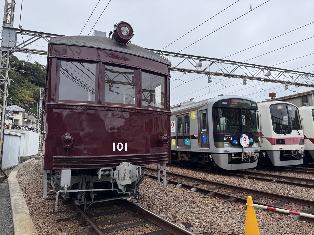 de101support's tweet photo. 神鉄トレインフェスティバル2025

設営完了しました！
デ101と共にお待ちしています

(親善大使のお二人、ありがとうございます！) https://t.co/6cbgz78uwC
