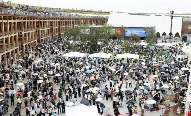 万博来場者数２５００万人を突破…あす閉幕に向け駆け込み需要

日本国際博覧会協会（万博協会）は１２日、大阪・関西万博の一般来場者数が１１日までの速報値で２５００万人を突破したと発表した。万博協会によると、１１日は速報値で２１万２０００人が訪れ、累計で２５０７万人となった。