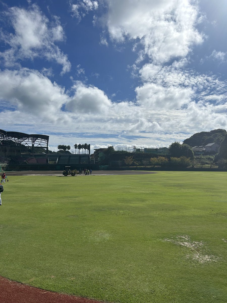 daily_hiroshima's tweet image. 「フェニックスL、カープ-日本ハム」
(12日、天福球場🐦‍🔥)

おはようございます！
昨日のノーゲームから一転、快晴の日南です☀️

#広島カープ #広島 #carp #デイリー