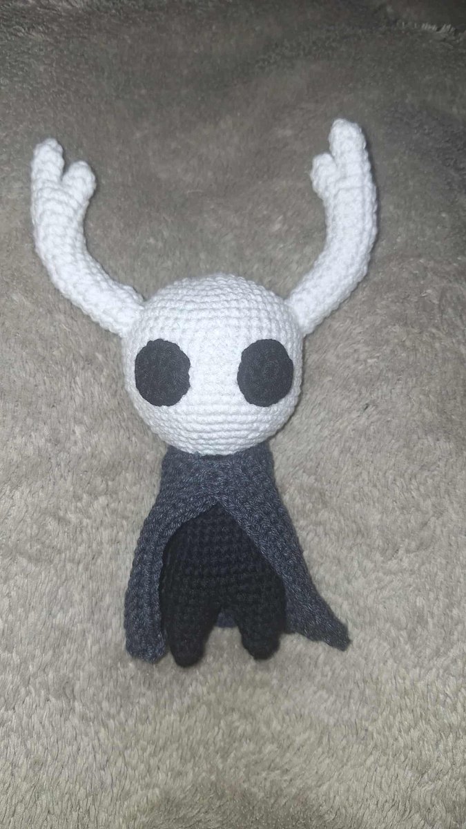 Siema moja mama takie kozackie pluszaki uszyla 
Wiecej super prac na jej ig: instagram.com/magda_dziubie_…
Jak ktos chce takie customy i wgl zapraszam dm :33