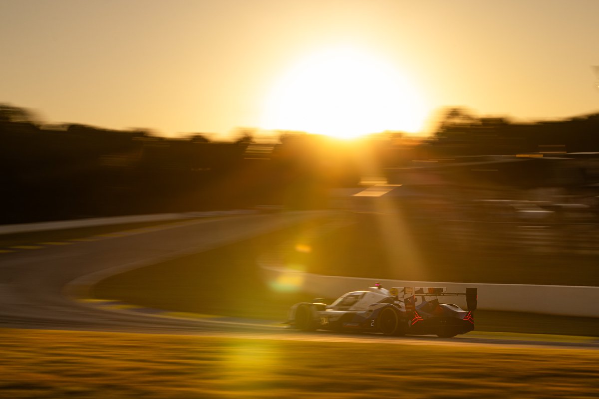 BMWMotorsport's tweet photo. Golden Hour Beauty. 🌆 https://t.co/k1v2CCe34h