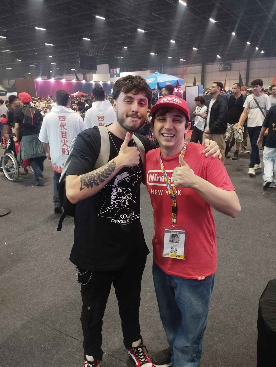 Postando aqui as fotos que eu tirei com esse pessoal gente fina que eu sou fã demais. <a href="/Carras_quera/">Carrasco</a> <a href="/guilhermeoss/">Guilherme Oss</a> <a href="/shamamgames/">Shamam Games (Mateus de Leon) 💚❤️</a> <a href="/HIDEO_KOJIMA_EN/">HIDEO_KOJIMA</a>