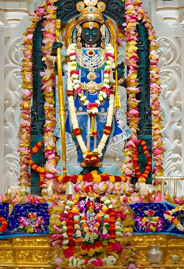 sanjukgupta1987's tweet image. मन राम का मंदिर 🎪 है, यहाँ उसे विराजे रखना 
पाप का कोई भाग न हो, बस राम को थामे रखना 

                      🌻!! जय श्री राम !!🌻