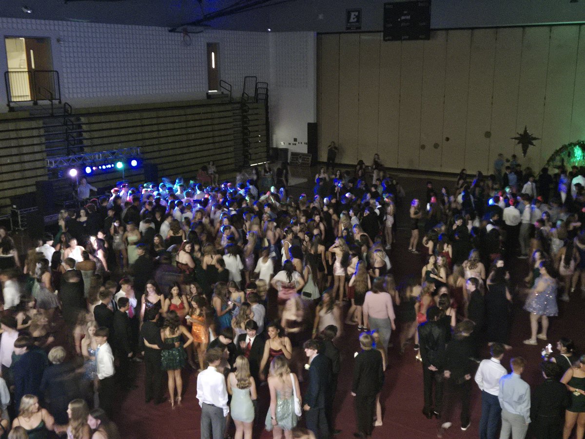 FZEAPWright's tweet photo. It's HOMECOMING DANCE time!!!!! #EastsidePride https://t.co/GrC7in6vPL