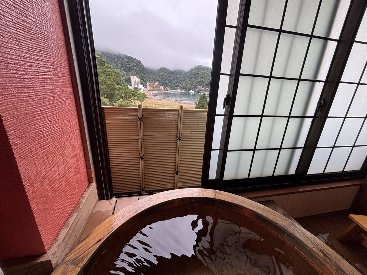 朝起きて、飯食べて、部屋についてる露天風呂に入る

最高っす