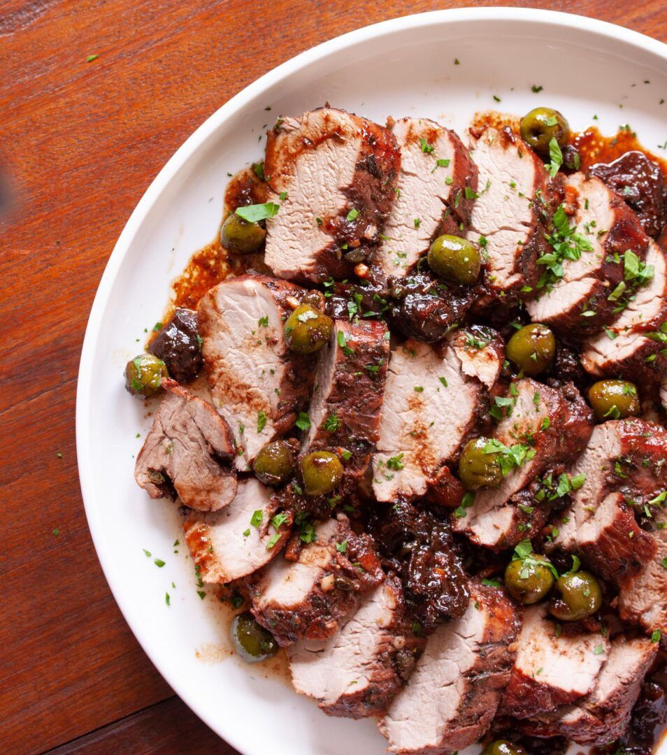 giangiskitchen's tweet image. Relish the flavors of Pork Marbella!🍴 Tender, juicy pork tenderloin cooked with sweet and savory notes for a truly comforting meal.
giangiskitchen.com/pork-marbella/
#recipe #food #cooking #dinnerrecipe #porkrecipe #GiangisKitchen #PorkMarbella #PorkTenderloin #DinnerRecipe #ComfortFood