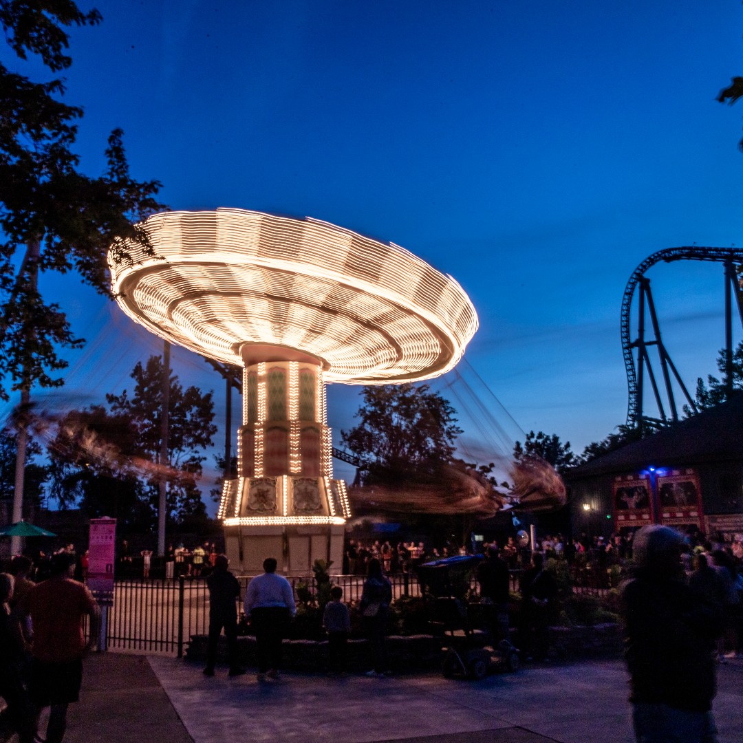 cedarpoint's tweet photo. Spooky fall vibes from #HalloWeekends presented by SNICKERS®. https://t.co/Cnfex2AOeJ