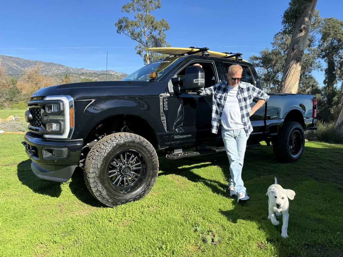 kevincostnerx_'s tweet image. The world is changing. Lets all live life to the fullest. Love one another, adopt a pet, spread positivity, find love and happiness. #healtheworld #kevincostner #YellowstoneTV #yellowstone