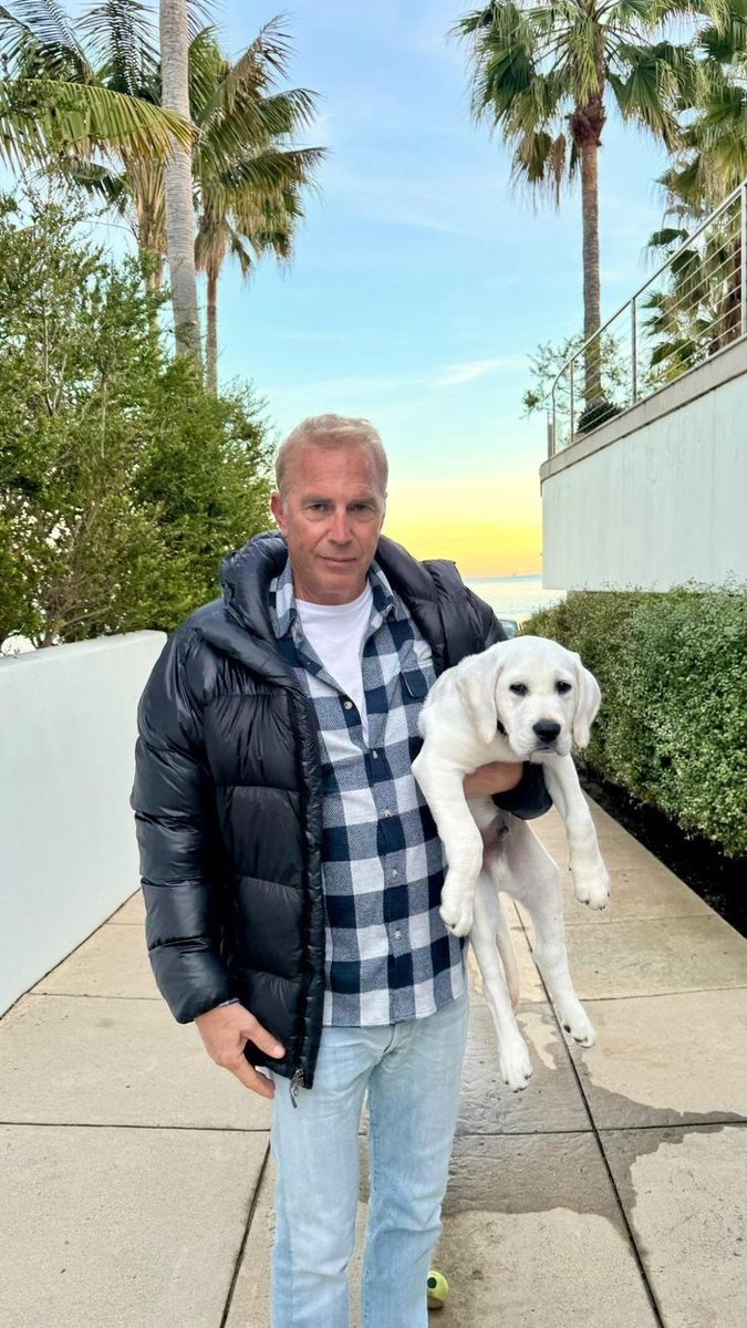 kevincostnerx_'s tweet image. The world is changing. Lets all live life to the fullest. Love one another, adopt a pet, spread positivity, find love and happiness. #healtheworld #kevincostner #YellowstoneTV #yellowstone