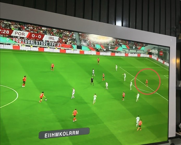 D_beloved10's tweet image. How Messi plays                   How Ronaldo play