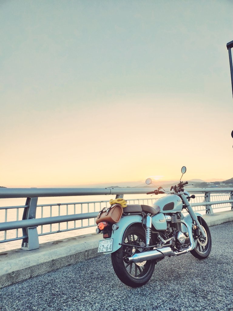 tenmusu_mgmg's tweet image. in角島
お気に入り𝗽𝗵𝗼𝘁𝗼📷´-
 #GB350C
 #角島大橋
 #バイクのある風景